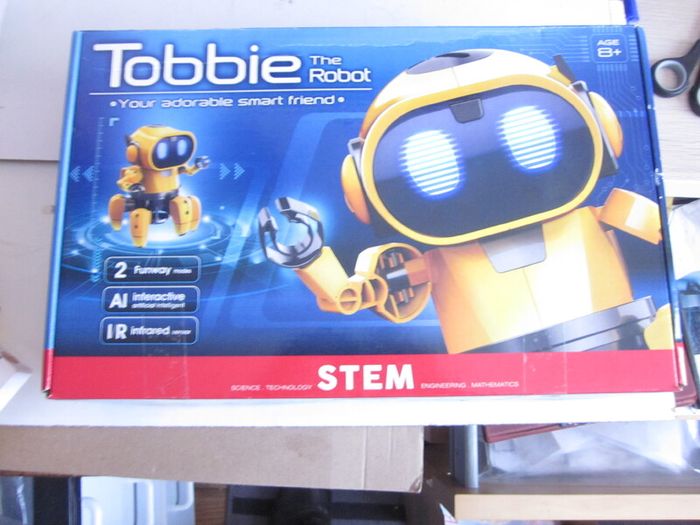 New Tobbie the Robot, Construct