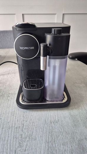 Gran Lattissima Black Coffee Machine