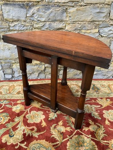 Early 20th Century solid oak gate leg drop leaf table.