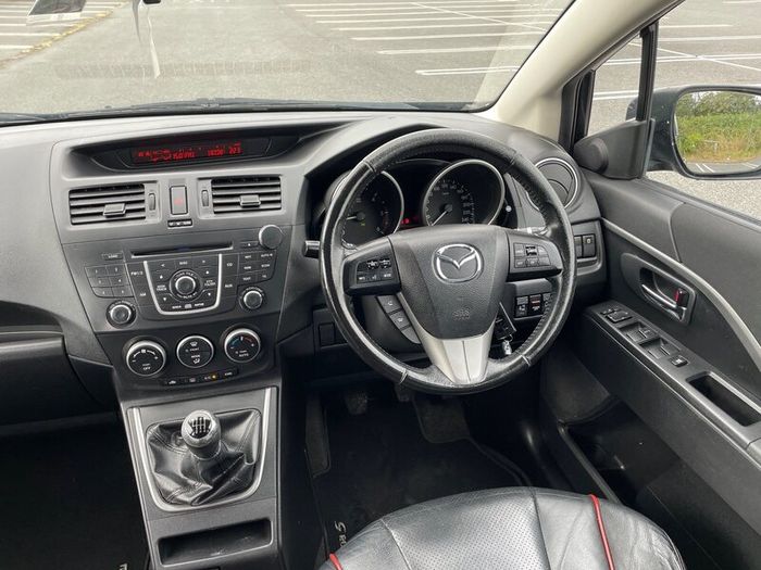 131 Mazda 5 Sport High Spec 7 seater New NCT.