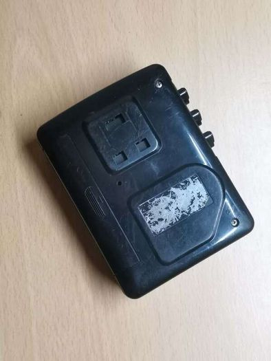 Crown SZ-32 Walkman Cassette Player