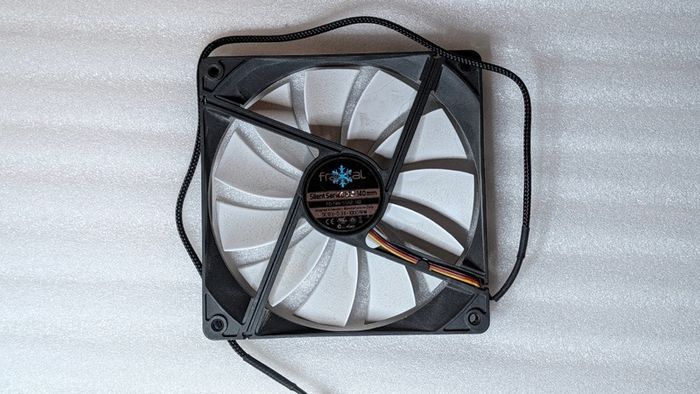 Fractal Design Silent Series R2 140mm Case Fan FD-FAN-SSR2-140 3-Pin