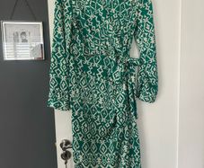 Midi dress by Quiz.