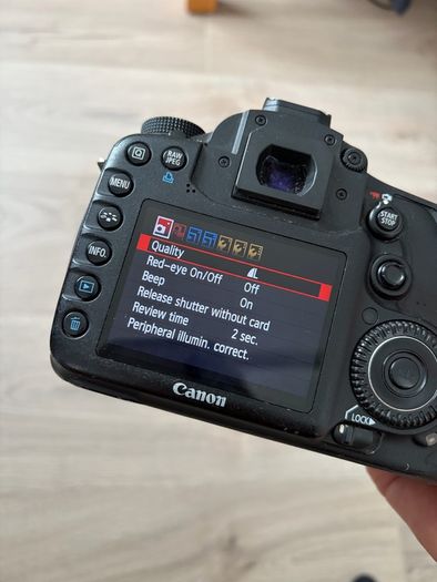 Canon Eos D7
