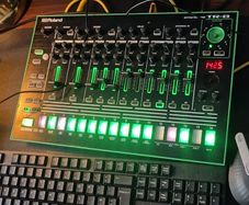 Roland TR-8 with 7X7 Expansion  eur 290