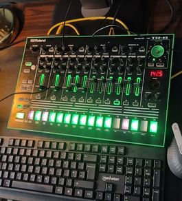 Roland TR-8 with 7X7 Expansion  eur 290