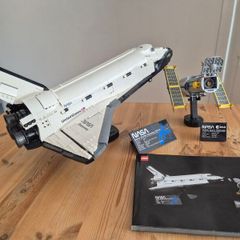 Lego NASA 10283 Space Shuttle Discovery