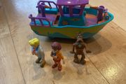 Scooby Doo boat and figures