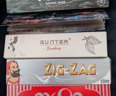 Various King Size Rolling Papers, tips available also