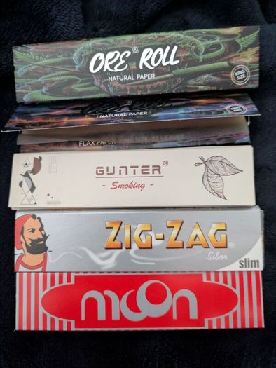 Various King Size Rolling Papers, tips available also
