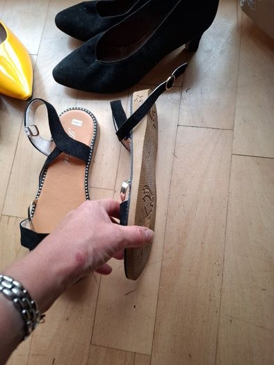 Sandles