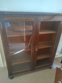 Glass shelving unit