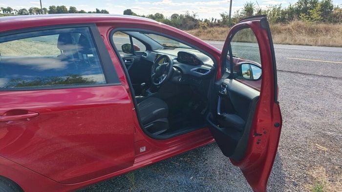 Peugeot 208 2015
