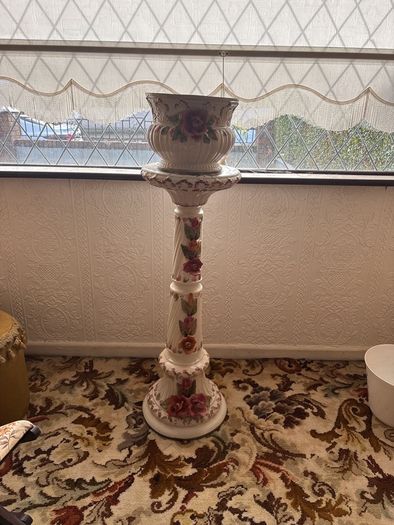 Ceramic flower stand