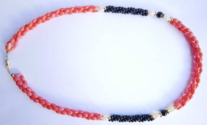 Vintage Red and Black Corals length 23,5"