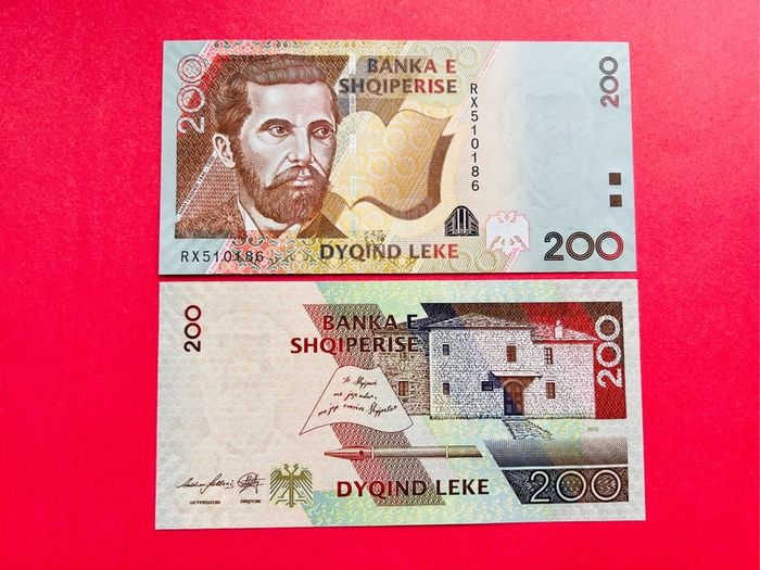 Albania   200  LEKE   2012    Pick  71b ( Uncirculated )