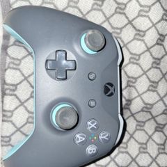 xbox one grey/blue controller