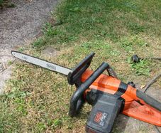 electric chainsaw