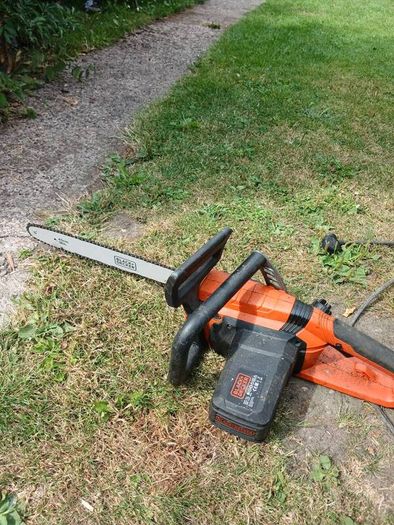 electric chainsaw