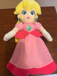 Princess Peach Plush Toy - Very Clean / No Marks