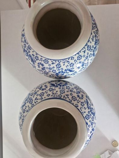 2 Vases