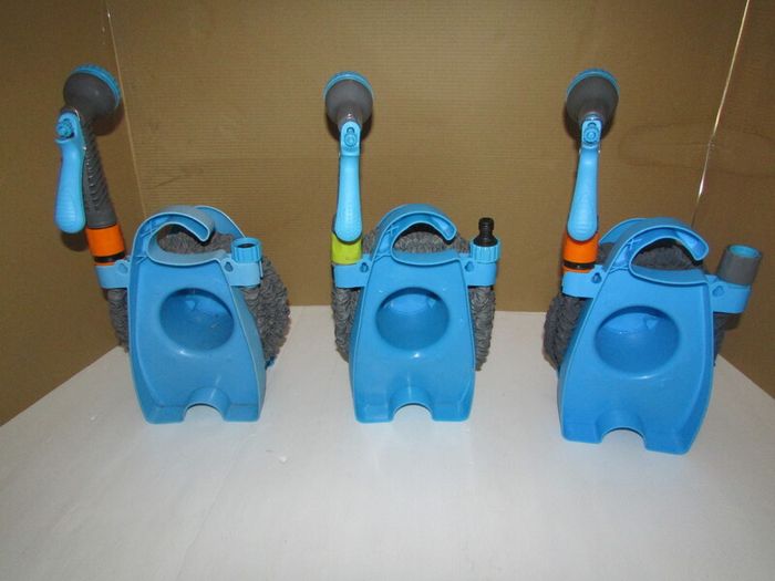 Flexible hose including wall holder
