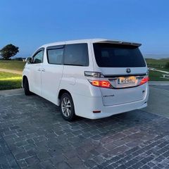 Toyota Vellfire hybrid - 7 seater - Fresh NCT