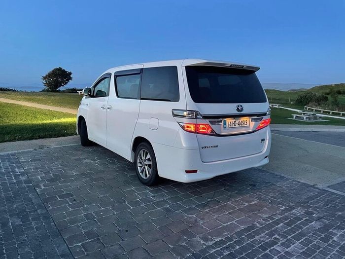 Toyota Vellfire hybrid - 7 seater - Fresh NCT