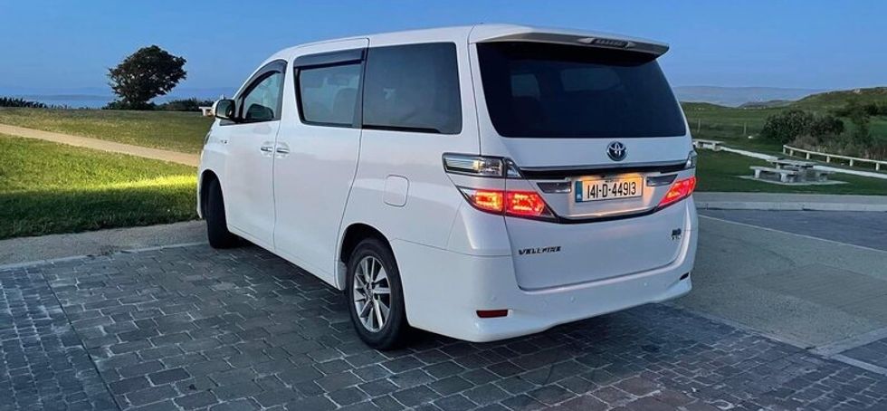 Toyota Vellfire hybrid - 7 seater - Fresh NCT