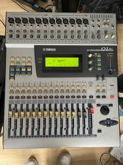 Yamaha 01v mixer with MY8 adat card