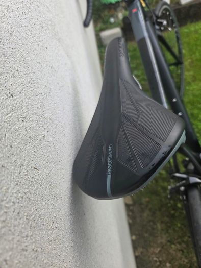 Cube attain road bike