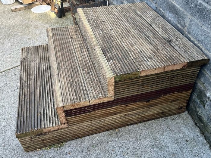 Decking step