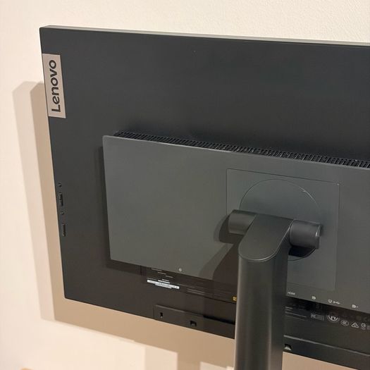 Lenovo ThinkVision 27 inch QHD USB-C Docking Monitor
