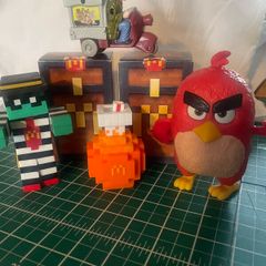 4 collectable fast food figures