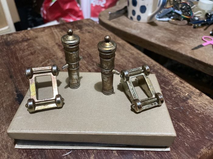 Vintage miniature brass/pewter cannon figurines