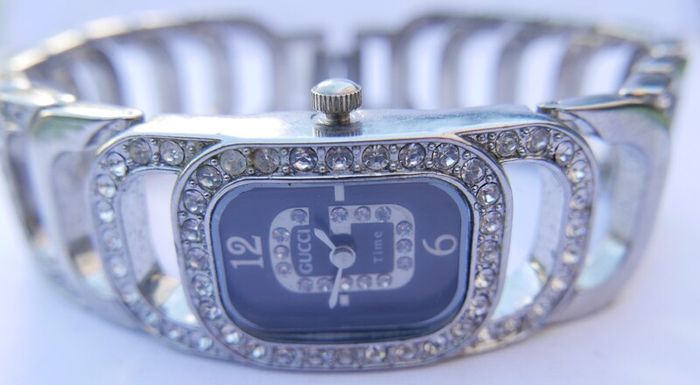 GUCCI Womens Quartz Dress Watch Crystal Encrusted Face And Strap