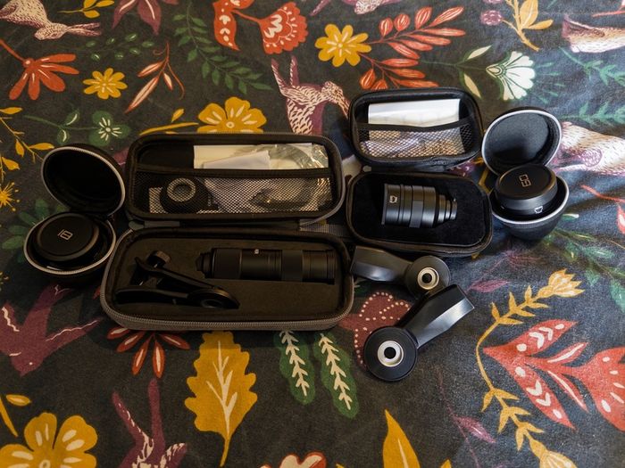 NEEWER 4 Lens Mobile Photography Kit in like new condition.