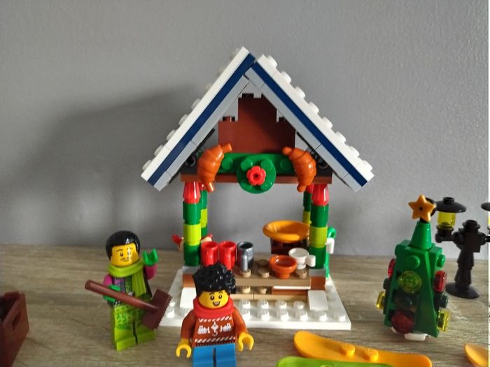 LEGO Winter Village Accessories and Mini Figures Bundle 1
