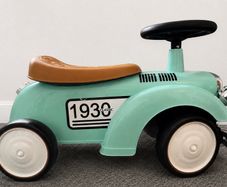 Retro - Vintage Ride-On Car