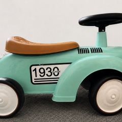 Retro - Vintage Ride-On Car