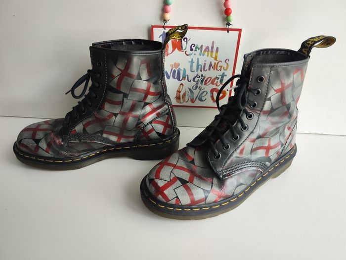 Dr Martens Union Jack 1460 8 eye black red leather boots England uk7