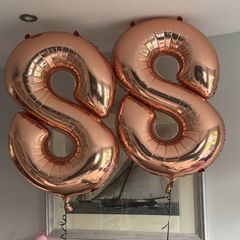 2 x Balloons (number 8)