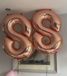 2 x Balloons (number 8)