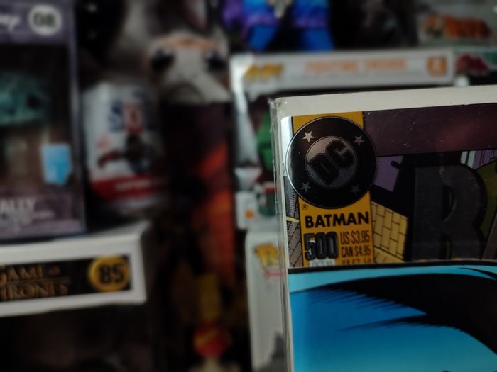 Batman ! Issue #500 ! Anniversary Issue ! Special Edition Die-Cut Cover with Silver Lettering ! 1993 ! by DC Comics !