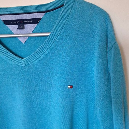 tommy hilfiger v neck size xl ptp 26" turquoise in excellent condition