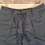 Womens the NORTH FACE hiking cargo shorts black Size 4 small Image 4