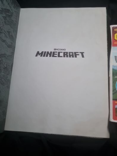 Minecraft: Maps : An Explorer's Guide to Minecraft by Mojang AB and The Official Minecraft Team and Cool builds in Minecraft.