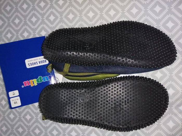 kids aqua shoes (new)