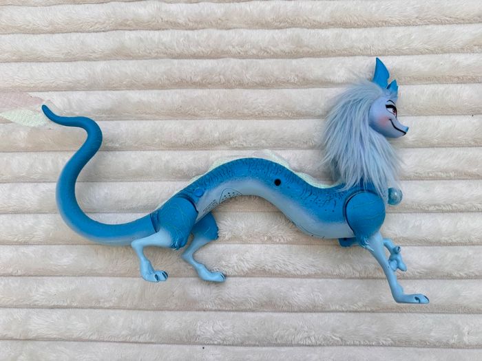Disney store Raya And The Last Dragon Sisu Dragon Lights & Sounds figure Lenth approx. 35 cm. Used PLease see photos