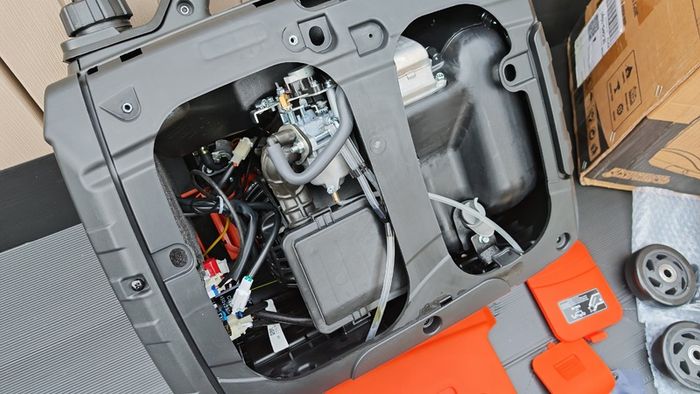 New 2.3KW Inverter Generator with wheels and Retractable handle